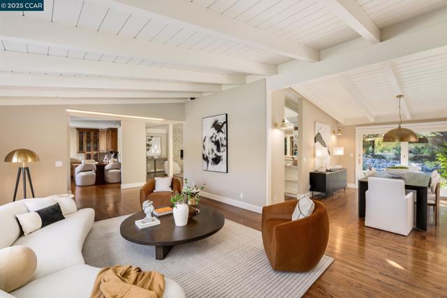 9 Saint Andrews Pl, Alamo CA: https://media.crmls.org/mediaz/3e4a2dd3-3b42-44c6-91e3-310f9cb47c05.jpg