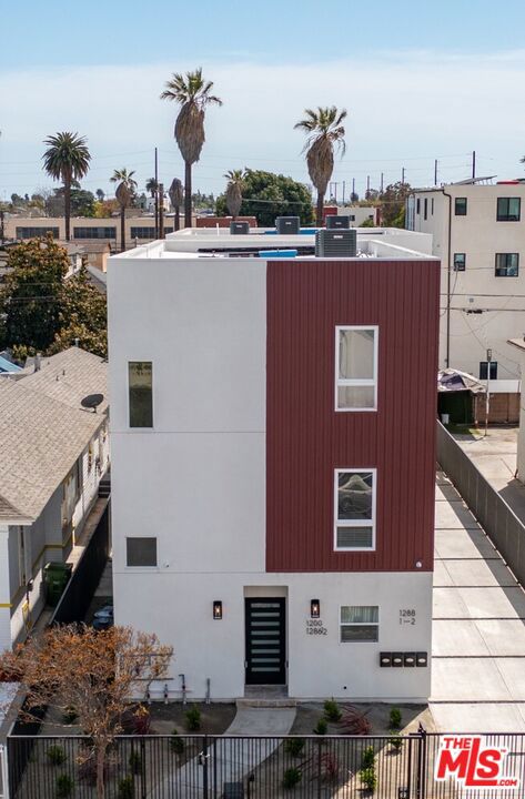1286 W 35th Place