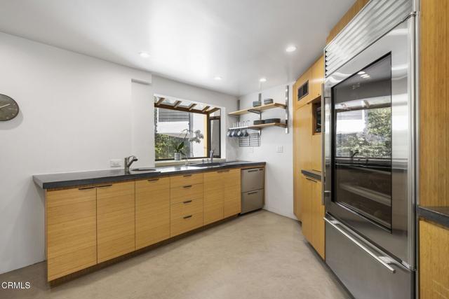 Detail Gallery Image 6 of 47 For 3551 Dixie Canyon Pl, Los Angeles,  CA 91423 - 4 Beds | 3/1 Baths