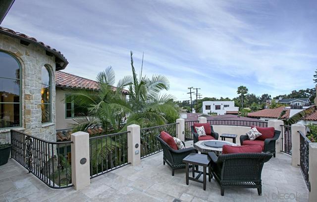 1150 Pine St, Coronado CA: https://media.crmls.org/mediaz/3e4becad-c8ec-4d85-a6de-8cd9baf55c65.jpg