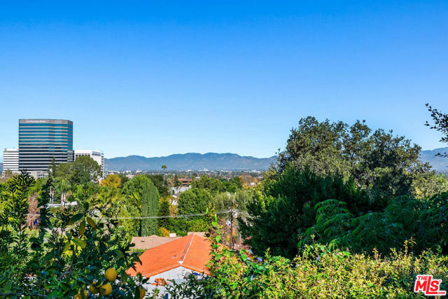 15213 Del Gado Drive, Sherman Oaks CA: https://media.crmls.org/mediaz/3e4c0d9b-10ae-422d-8618-ec4f8fa7aed7.jpg