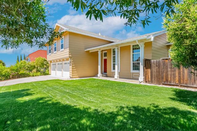 3241 Simberlan Drive, San Jose CA: https://media.crmls.org/mediaz/3e4cfa24-46aa-489c-a2c1-e291391a083b.jpg