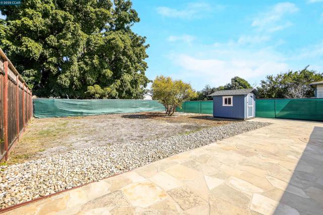 10060 Bernhardt Dr, Oakland CA: https://media.crmls.org/mediaz/3e4d2186-b547-49f5-ba5a-bf2305dd71cb.jpg