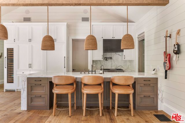 937 & 935 Las Lomas Avenue, Pacific Palisades CA: https://media.crmls.org/mediaz/3e4d2708-fffc-4f93-9dad-88aa5ea6bc3a.jpg