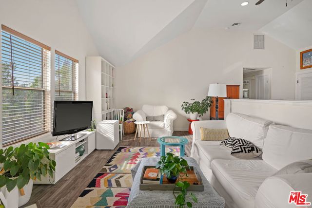 4224 Madison Avenue, Culver City CA: https://media.crmls.org/mediaz/3e4d4b58-a6e3-4c3a-82d0-6fb70d0669f2.jpg