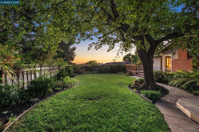 3662 Perada Dr, Walnut Creek CA: https://media.crmls.org/mediaz/3e4e09cc-b0ee-4af4-97ce-7da9589f0f04.jpg