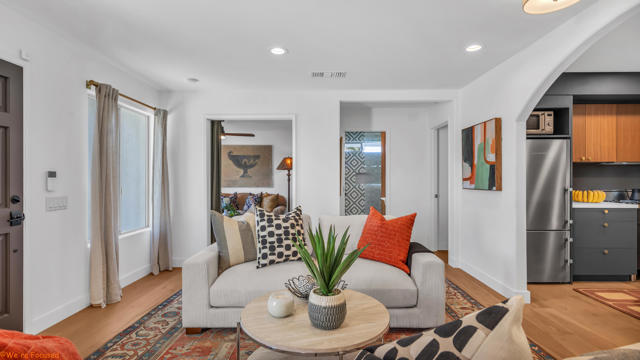 42602 Rancho Mirage Lane, Rancho Mirage CA: https://media.crmls.org/mediaz/3e4e1bef-ce00-42ae-8895-d9b8b049bcc5.jpg