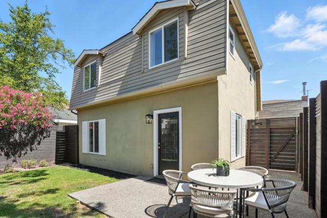 946 Laguna Avenue, Burlingame CA: https://media.crmls.org/mediaz/3e4e27d4-dc2b-465c-b7c4-cc856e3adae5.jpg