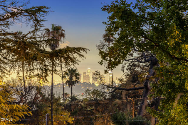 1145 E Altadena Drive, Altadena CA: https://media.crmls.org/mediaz/3e4e5f91-8904-43dc-9395-9feaff12d63c.jpg