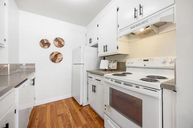 2632 Warring Street, Berkeley CA: https://media.crmls.org/mediaz/3e4ea181-8332-4874-b87a-9f3f0d4cb12f.jpg