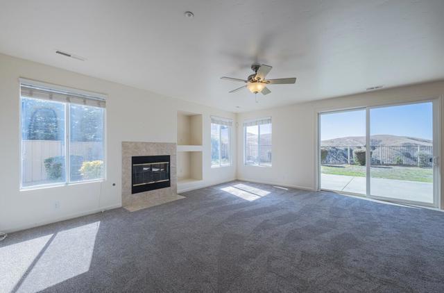 27606 Prestancia Circle, Salinas CA: https://media.crmls.org/mediaz/3e4ec899-00c9-4c25-97bb-ef6e4ee21910.jpg