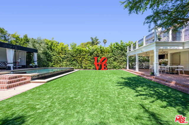 9885 Carmelita Avenue, Beverly Hills CA: https://media.crmls.org/mediaz/3e4f4037-71fd-4502-b30a-48f33c234c26.jpg