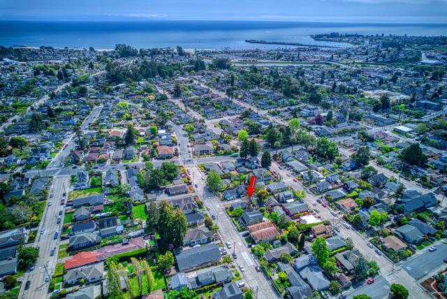 723 Pine Street, Santa Cruz CA: https://media.crmls.org/mediaz/3e4f6154-d1cf-4f3a-a888-7d7774039fd9.jpg
