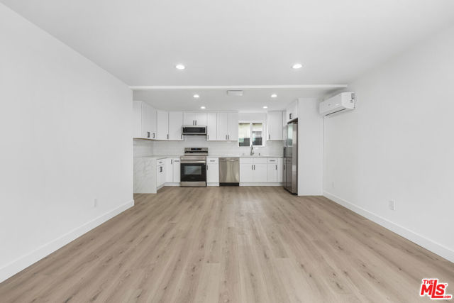 1613 1613 1/2 W 209th Street, Torrance CA: https://media.crmls.org/mediaz/3e501923-dc7e-4ba1-ae88-7280d2bb66f5.jpg