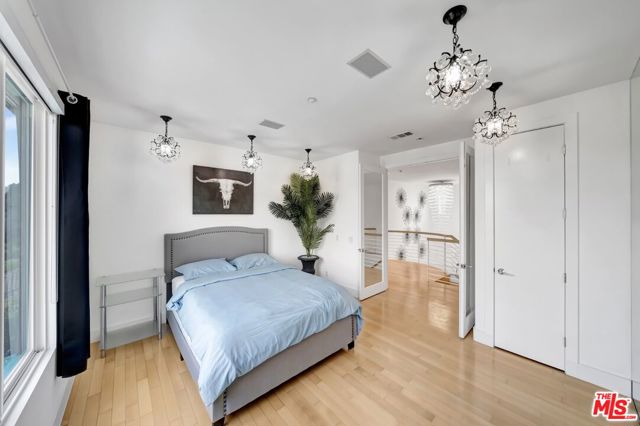 2752 Stone View Court, Los Angeles CA: https://media.crmls.org/mediaz/3e509efd-0f1f-452d-98ba-72663f4beec2.jpg