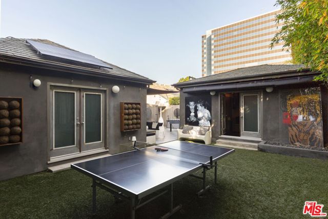 1259 S Bedford Drive, Los Angeles CA: https://media.crmls.org/mediaz/3e50fda6-62f3-4ad3-a697-47d926ba436d.jpg