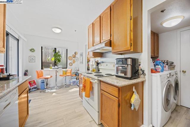 21000 Ocean View Dr, Hayward CA: https://media.crmls.org/mediaz/3e513b5e-080b-4a7a-a4fa-93018e1c87a3.jpg