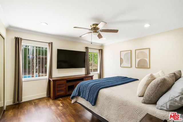 5342 Lemon Grove Avenue, Los Angeles CA: https://media.crmls.org/mediaz/3e5198b4-6929-485d-bb9f-b49872b7b586.jpg