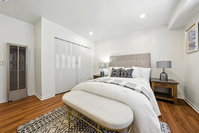 2539 Grande Vista Ave, Oakland CA: https://media.crmls.org/mediaz/3e51dd0c-c920-46fd-8f3b-3382bd1a9e46.jpg