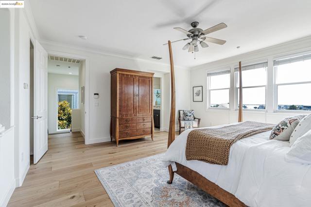 104 Seacliff Court, Richmond CA: https://media.crmls.org/mediaz/3e5323cf-8f87-4670-b0c7-dc1ae30e6d6b.jpg