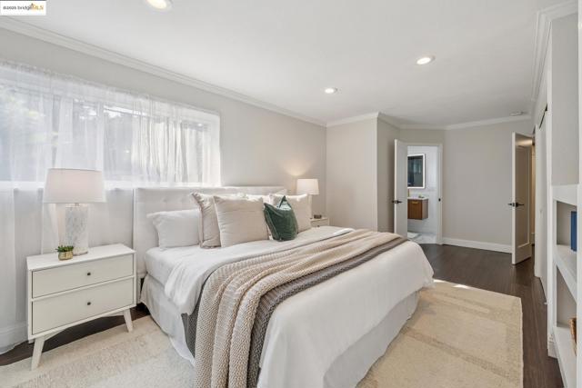 5646 Thornhill Dr, Oakland CA: https://media.crmls.org/mediaz/3e5435d9-c3f9-4427-96a1-d0ec27c2ba57.jpg