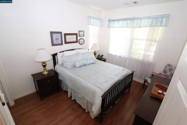 290 Black Amber Way, Brentwood CA: https://media.crmls.org/mediaz/3e543bdc-5eeb-456e-8aa4-88d75865d57c.jpg