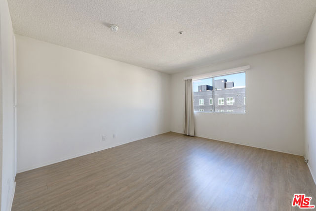 340 N Hayworth Avenue, Los Angeles CA: https://media.crmls.org/mediaz/3e54fa28-6141-46fb-87ae-13cc32a9e52d.jpg