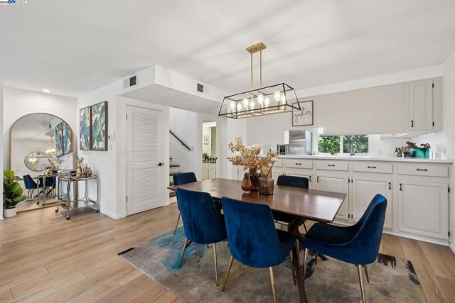 3109 La Campania, Alameda CA: https://media.crmls.org/mediaz/3e55fb7a-ffc8-4011-8746-d96e93a30de2.jpg