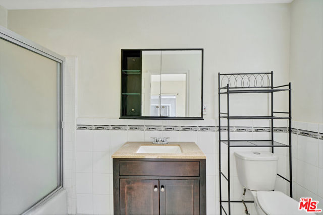 221 S Tower Drive, Beverly Hills CA: https://media.crmls.org/mediaz/3e56c546-c85e-4b49-943d-6ecd90642bbf.jpg