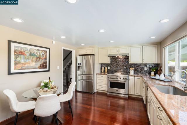 169 Larkwood Cir, Danville CA: https://media.crmls.org/mediaz/3e56dcff-e122-433c-b3e5-200f4a9f2ebc.jpg