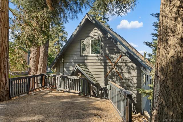 720 Buckingham Sq, Lake Arrowhead CA: https://media.crmls.org/mediaz/3e56ddef-8578-4fda-ad4b-1f8a243f096c.jpg