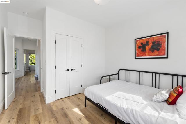 712 39Th St, Oakland CA: https://media.crmls.org/mediaz/3e570cdd-6c28-4b9f-bb03-bed372227ccc.jpg