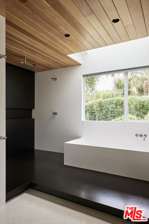 3970 Archdale Road, Encino CA: https://media.crmls.org/mediaz/3e573bcf-30d0-4444-980a-3e950a77aec1.jpg