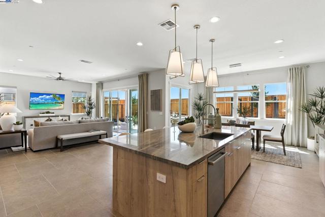 1685 Arione Street, Brentwood CA: https://media.crmls.org/mediaz/3e581387-e041-4320-bff9-f9585fc0317d.jpg