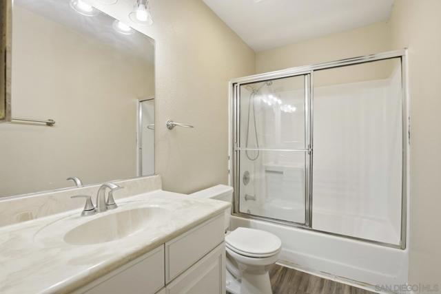 525 N Beech St, Escondido CA: https://media.crmls.org/mediaz/3e58b9ad-9efa-4f44-bf64-d83b5e428116.jpg