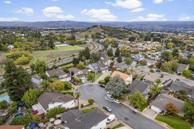 16761 Dry Creek Court, Morgan Hill CA: https://media.crmls.org/mediaz/3e598fe6-3060-4c9d-aafa-2a3df153297f.jpg