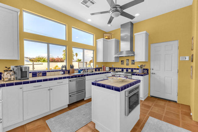 77440 Calle Ensenada, La Quinta CA: https://media.crmls.org/mediaz/3e5a74bc-a591-4df1-8ab6-93706cfce389.jpg