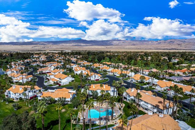131 Desert Falls Circle, Palm Desert CA: https://media.crmls.org/mediaz/3e5a9036-fb6b-46f3-9f7d-2378275a9819.jpg