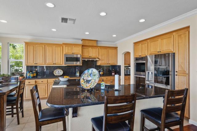 531 Via Vaquero Sur, San Juan Bautista CA: https://media.crmls.org/mediaz/3e5bd1b3-6a8d-4ef0-a9ae-9d0f80012c1d.jpg