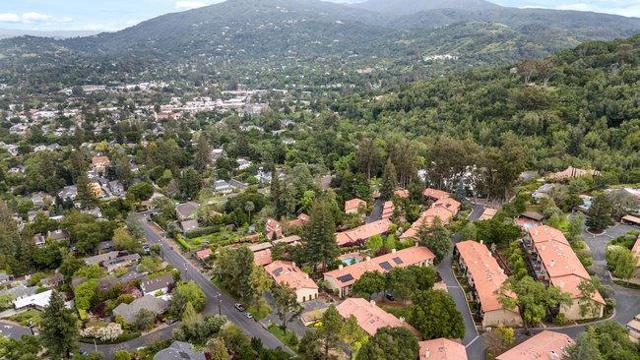 18400 Overlook Road, Los Gatos CA: https://media.crmls.org/mediaz/3e5ca743-a6dd-4b28-a5ac-e591f164b0b6.jpg