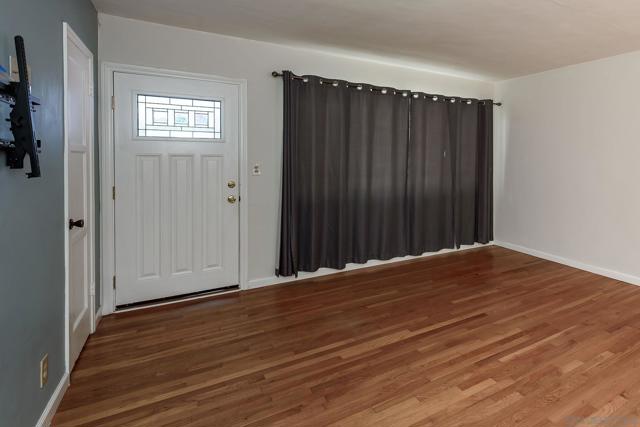 3551 Trophy Dr, La Mesa CA: https://media.crmls.org/mediaz/3e5cb16b-ab76-4f8c-a2c9-3fbe845df4a3.jpg