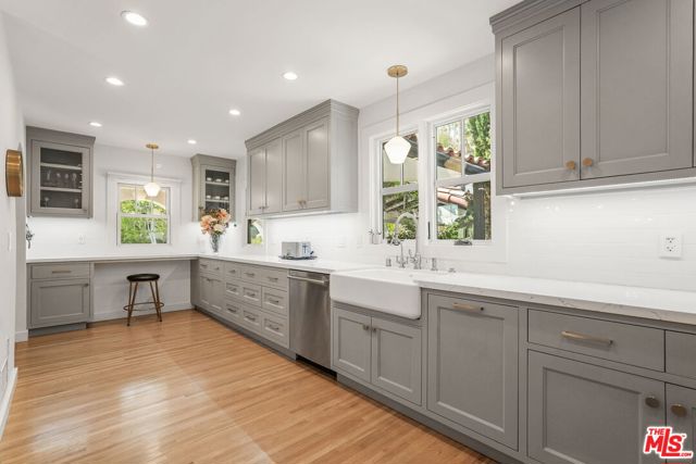 1618 S Durango Avenue, Los Angeles CA: https://media.crmls.org/mediaz/3e5d388d-f6b5-4773-8619-c324f36751b5.jpg