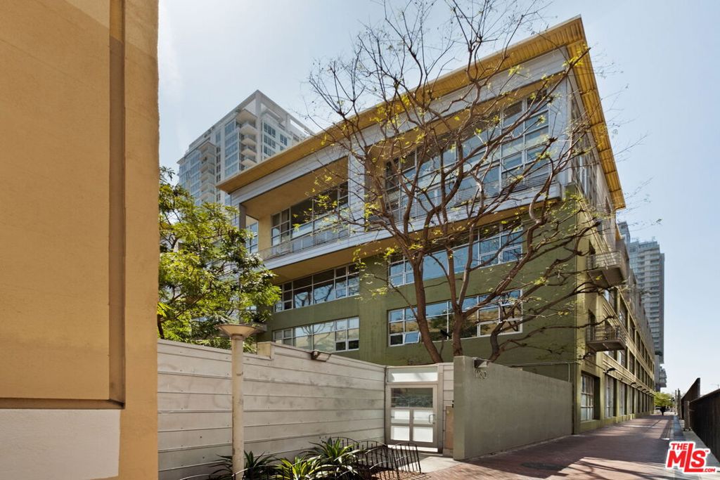 1130 S Flower Street #118