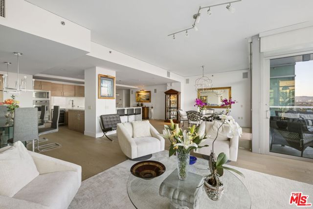 13650 Marina Pointe Drive, Marina del Rey CA: https://media.crmls.org/mediaz/3e5d6c0f-7e3f-4cdd-aee8-c2d8e15fc9f5.jpg