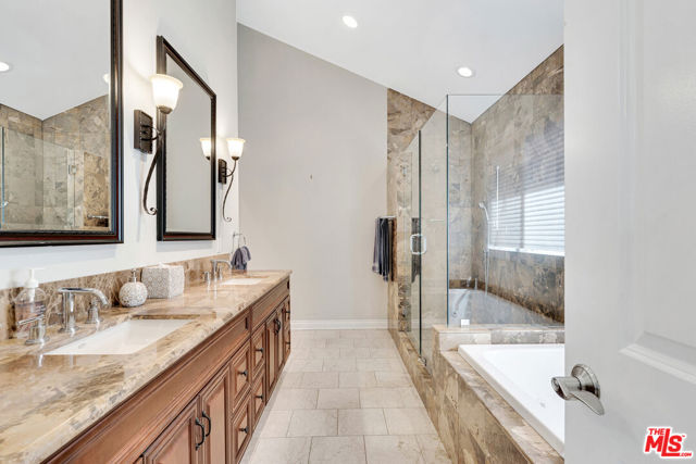 3733 Willowcrest Avenue, Studio City CA: https://media.crmls.org/mediaz/3e5da3fd-c530-4644-b398-9f055953dcc4.jpg