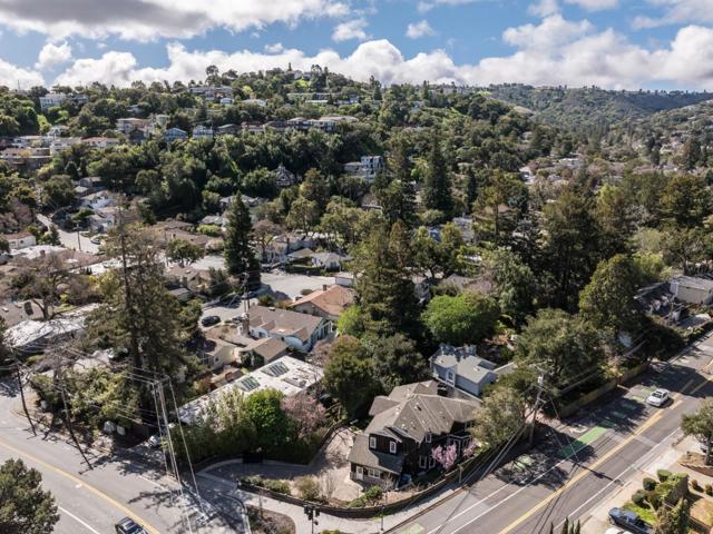 400 Alameda, San Carlos CA: https://media.crmls.org/mediaz/3e5dcf1d-b92b-4180-8a98-e1d119760abf.jpg