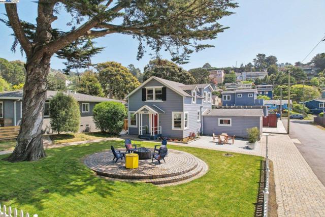400 Paloma Ave, Pacifica CA: https://media.crmls.org/mediaz/3e5dfa15-d5fc-496f-b307-016915783f73.jpg