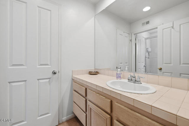 1251 Via Latina Drive, Camarillo CA: https://media.crmls.org/mediaz/3e5e03ce-530a-4f80-b7cd-10b2992809ea.jpg