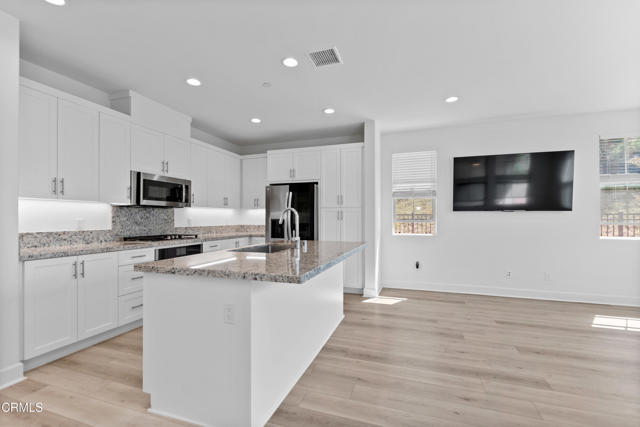 5024 Rexton Drive, Camarillo CA: https://media.crmls.org/mediaz/3e5f0a36-7807-4163-b520-b8cf3092a816.jpg