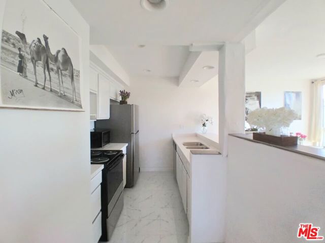 911 North Kings Road, 310 photo 11